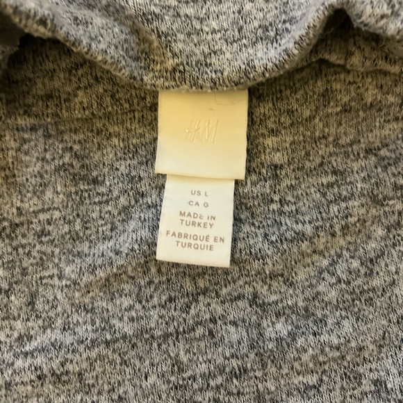 H&M Grey Mock Neck Long Sleeve Size Large - Picture 2 of 4
